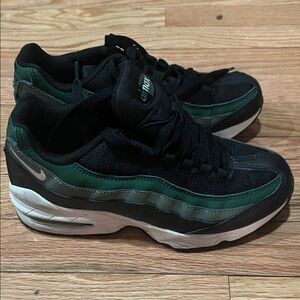 Nike Air Max Black and Green, Size 5 big kids